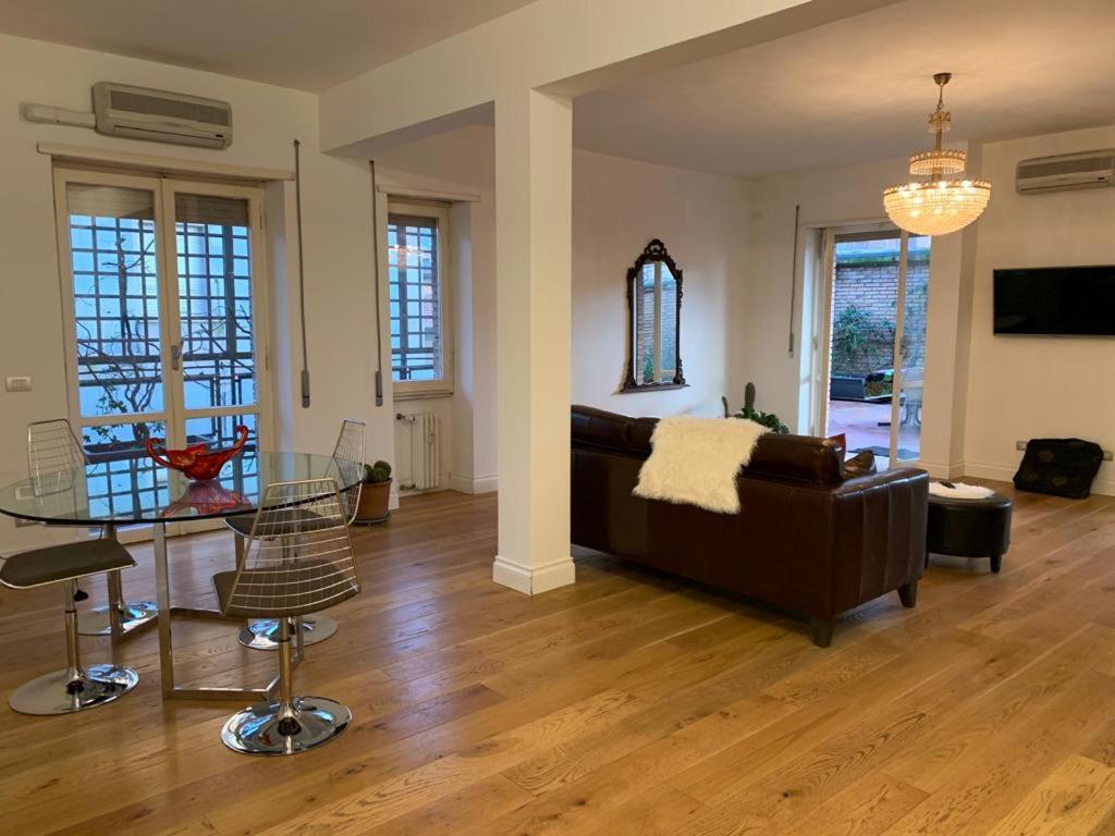 Casa Mentana Apartment แตร์นี ภายนอก รูปภาพ